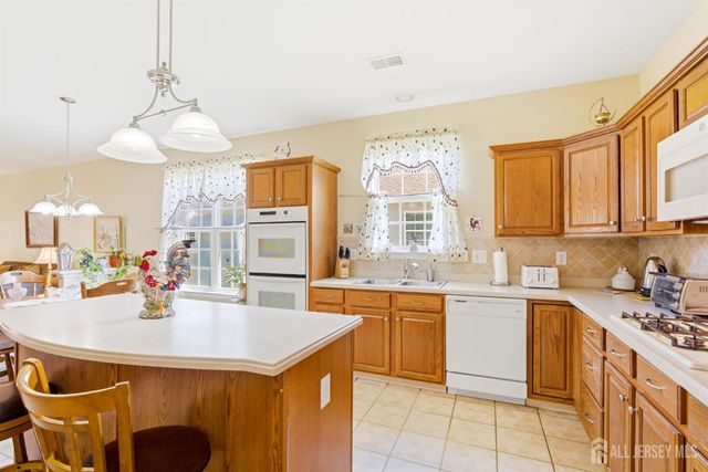 16 Barbaras Way, Jackson, NJ 08527