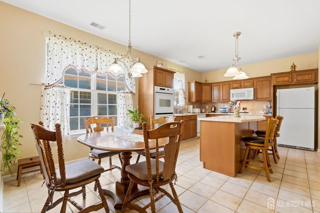 16 Barbaras Way, Jackson, NJ 08527