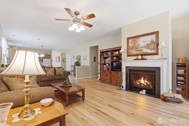 16 Barbaras Way, Jackson, NJ 08527