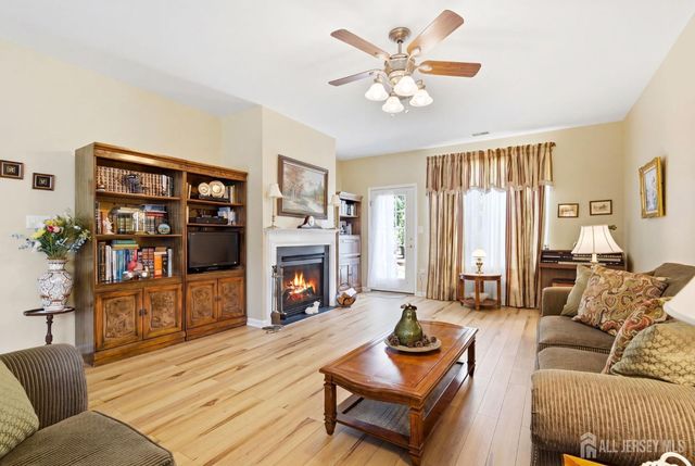 16 Barbaras Way, Jackson, NJ 08527