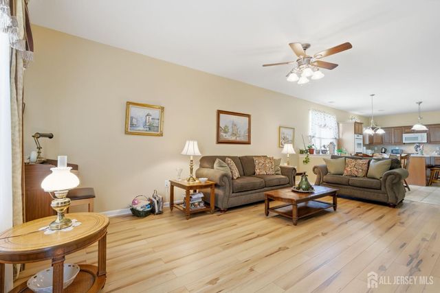 16 Barbaras Way, Jackson, NJ 08527
