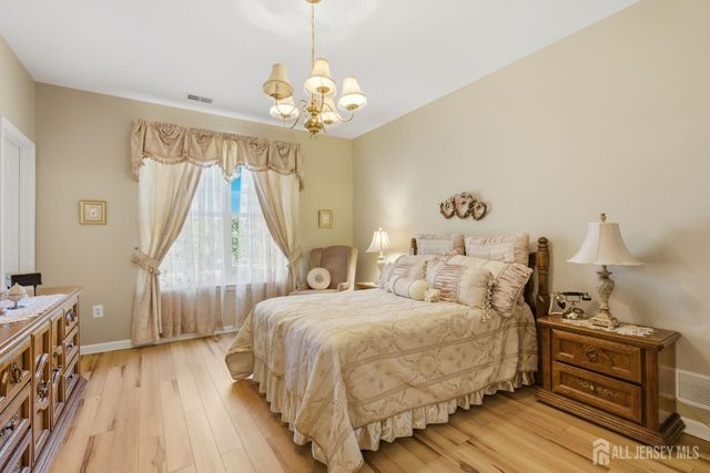 16 Barbaras Way, Jackson, NJ 08527