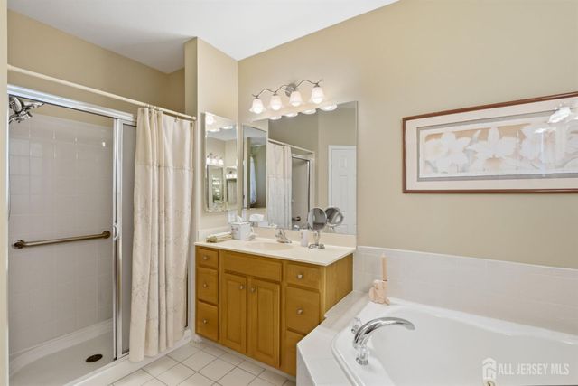 16 Barbaras Way, Jackson, NJ 08527
