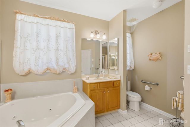 16 Barbaras Way, Jackson, NJ 08527