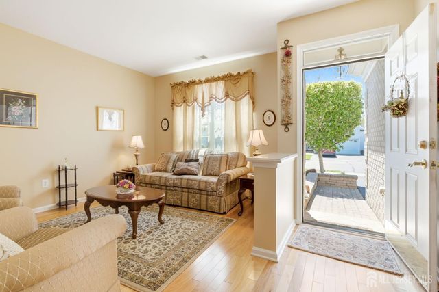 16 Barbaras Way, Jackson, NJ 08527