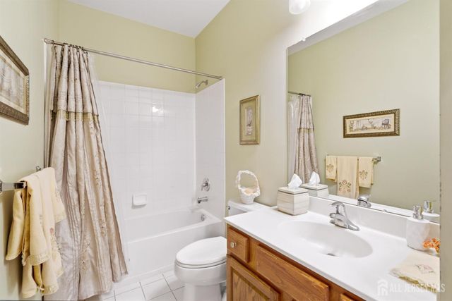 16 Barbaras Way, Jackson, NJ 08527