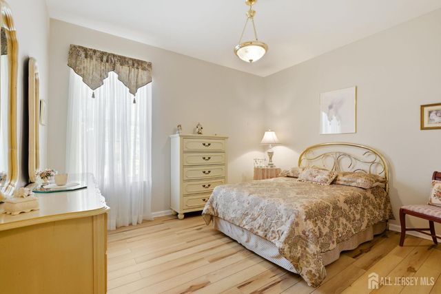 16 Barbaras Way, Jackson, NJ 08527