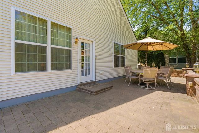 16 Barbaras Way, Jackson, NJ 08527