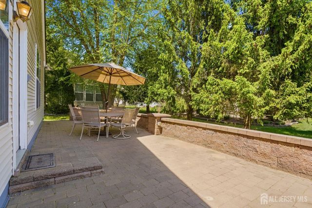 16 Barbaras Way, Jackson, NJ 08527