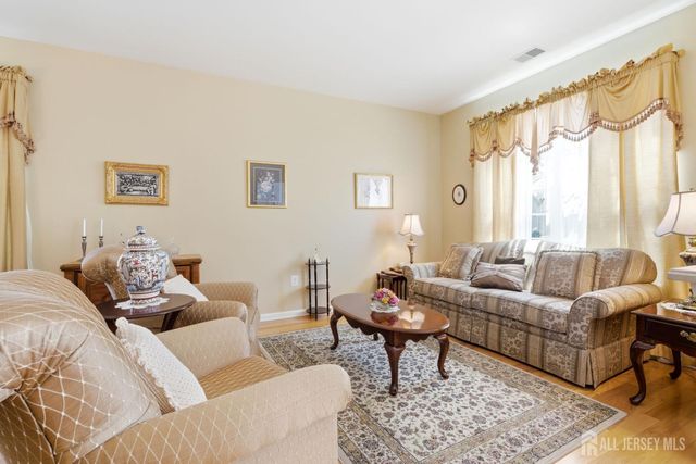 16 Barbaras Way, Jackson, NJ 08527