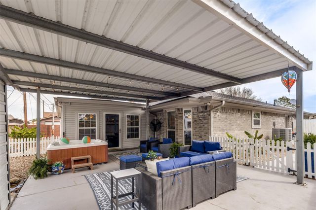 2507 N 18th Street N, Texas City, TX 77590