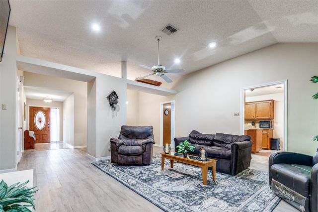 2507 N 18th Street N, Texas City, TX 77590