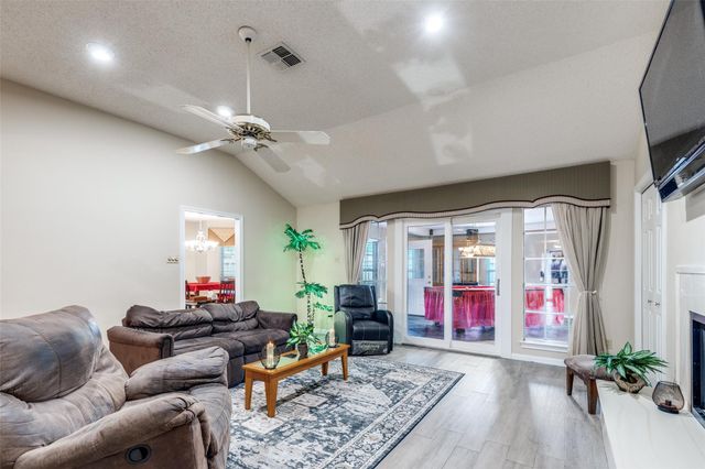 2507 N 18th Street N, Texas City, TX 77590