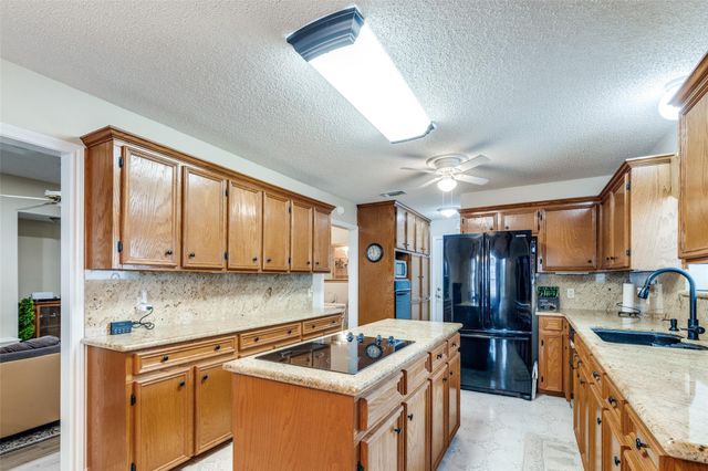 2507 N 18th Street N, Texas City, TX 77590