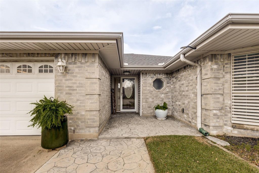 2507 N 18th Street N, Texas City, TX 77590