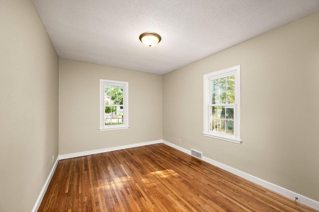 2338 15th Avenue E, North Saint Paul, MN 55109