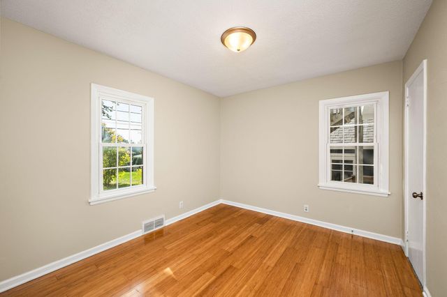 2338 15th Avenue E, North Saint Paul, MN 55109