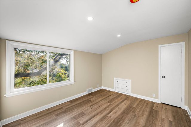 2338 15th Avenue E, North Saint Paul, MN 55109