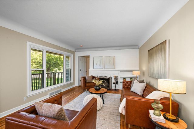 2338 15th Avenue E, North Saint Paul, MN 55109