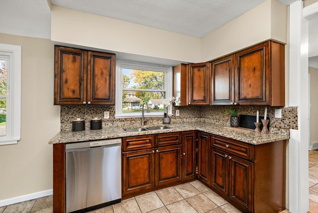 2338 15th Avenue E, North Saint Paul, MN 55109