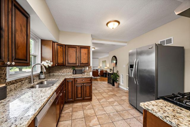 2338 15th Avenue E, North Saint Paul, MN 55109