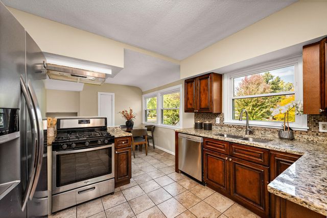 2338 15th Avenue E, North Saint Paul, MN 55109