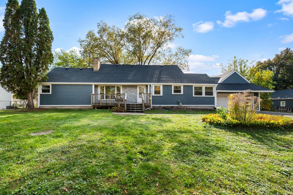 2338 15th Avenue E, North Saint Paul, MN 55109 — exterior