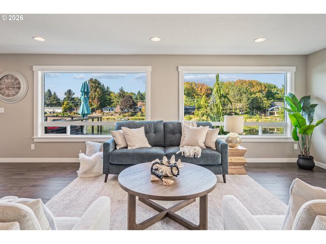 21511 Ne INTERLACHEN Ln, Fairview, OR 97024