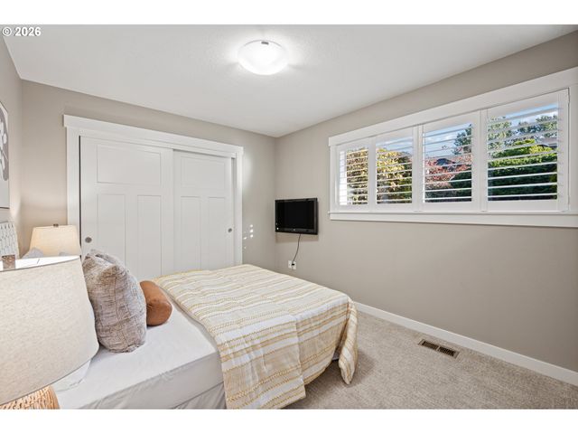 21511 Ne INTERLACHEN Ln, Fairview, OR 97024