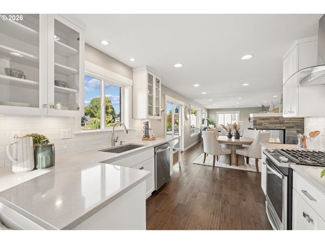 21511 Ne INTERLACHEN Ln, Fairview, OR 97024