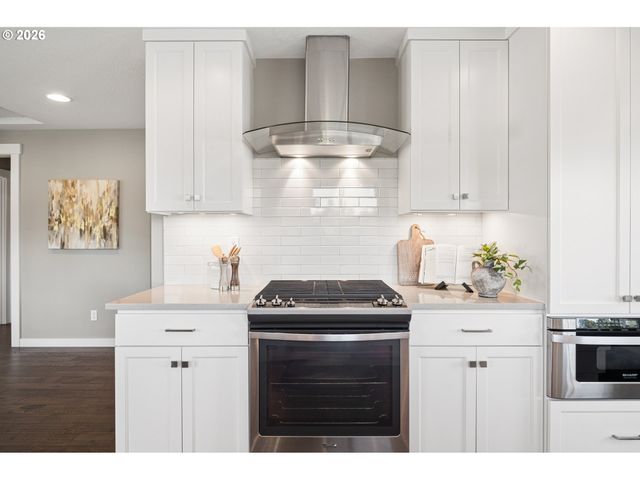 21511 Ne INTERLACHEN Ln, Fairview, OR 97024