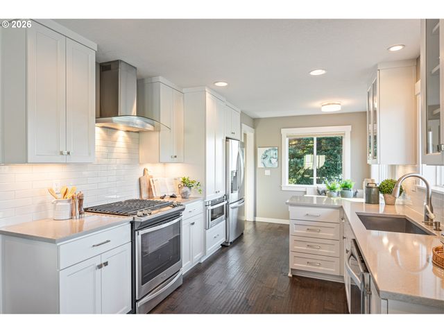 21511 Ne INTERLACHEN Ln, Fairview, OR 97024