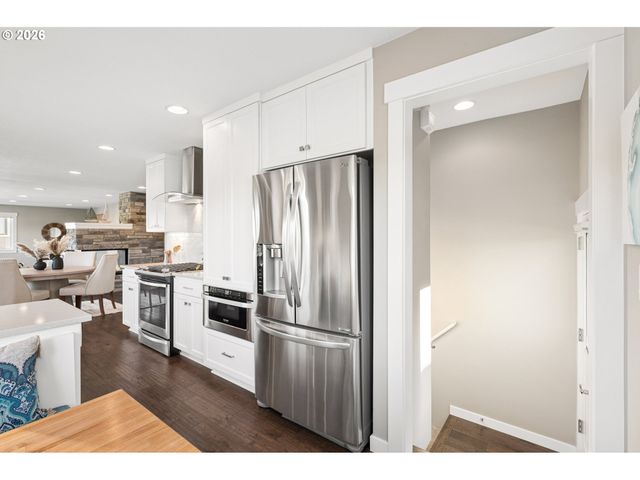21511 Ne INTERLACHEN Ln, Fairview, OR 97024