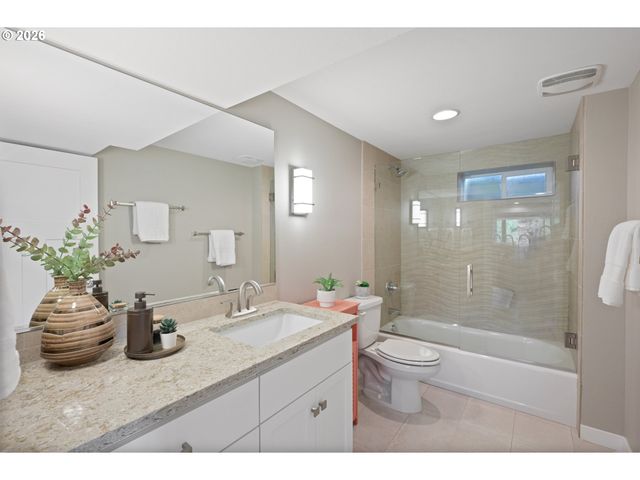 21511 Ne INTERLACHEN Ln, Fairview, OR 97024