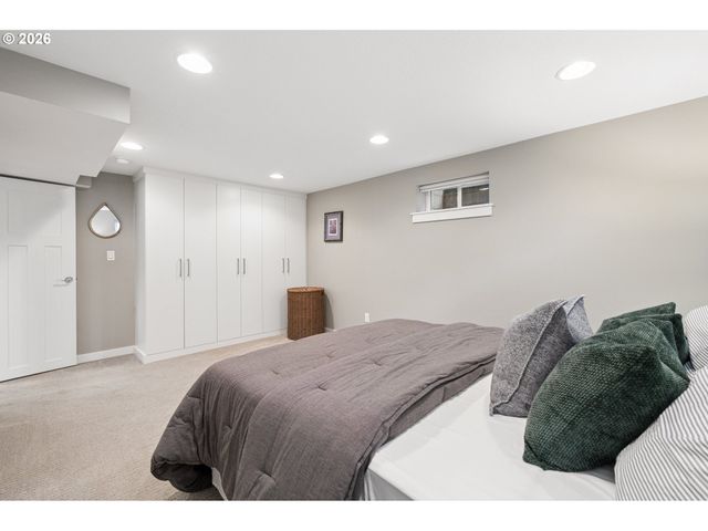 21511 Ne INTERLACHEN Ln, Fairview, OR 97024