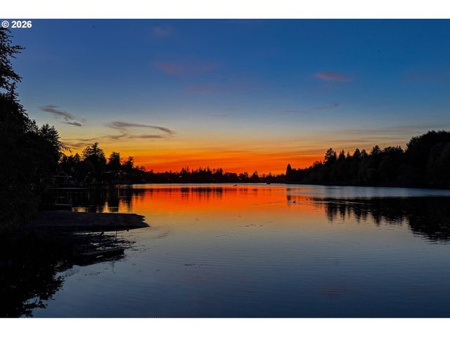 21511 Ne INTERLACHEN Ln, Fairview, OR 97024