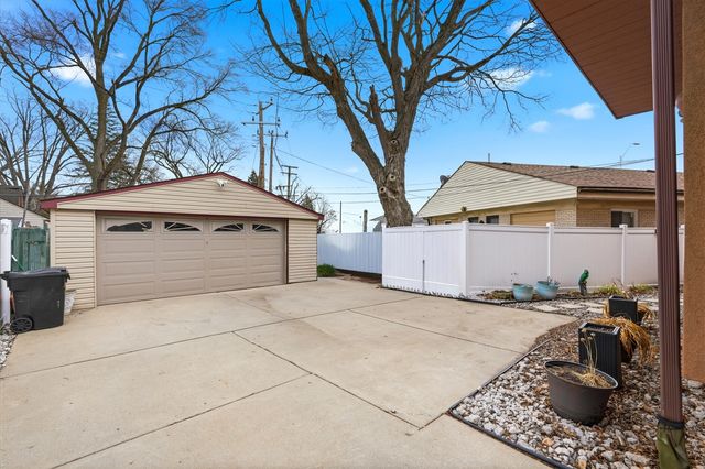 17802 Berg Road, Detroit, MI 48219