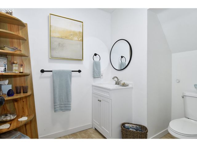 2410 Se TARBELL Ave, Milwaukie, OR 97267