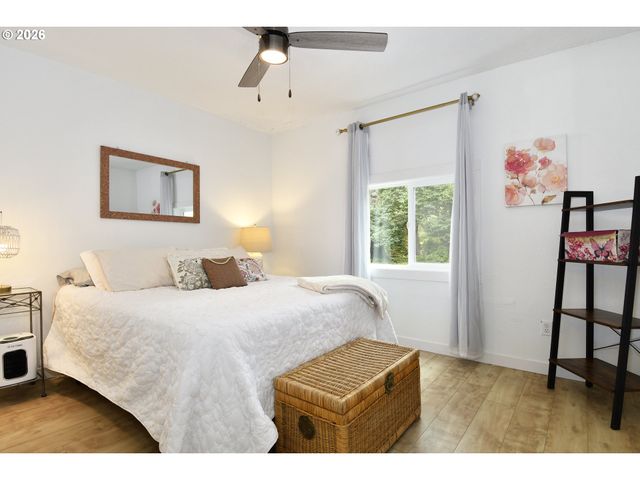 2410 Se TARBELL Ave, Milwaukie, OR 97267