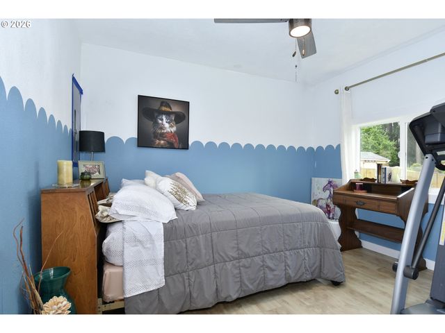 2410 Se TARBELL Ave, Milwaukie, OR 97267