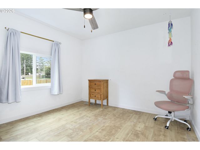 2410 Se TARBELL Ave, Milwaukie, OR 97267