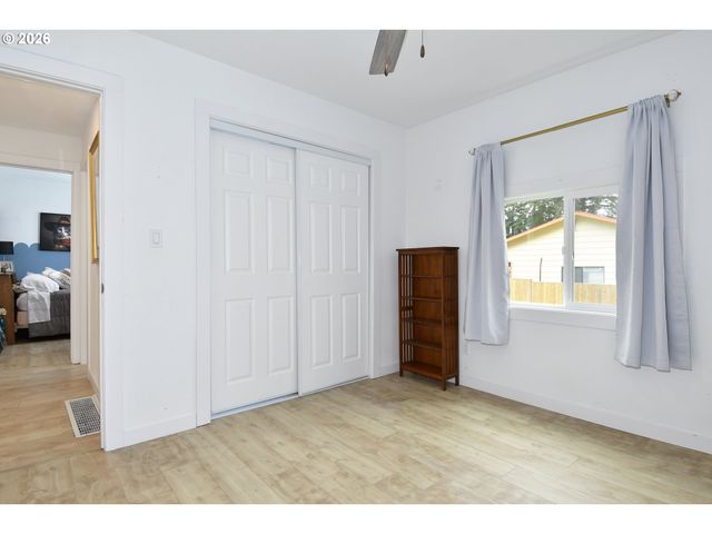 2410 Se TARBELL Ave, Milwaukie, OR 97267