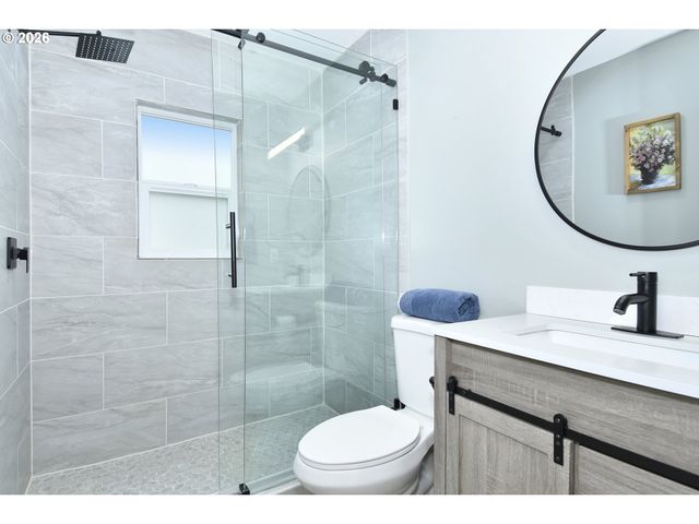 2410 Se TARBELL Ave, Milwaukie, OR 97267