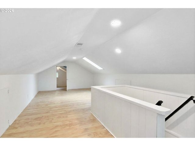 2410 Se TARBELL Ave, Milwaukie, OR 97267