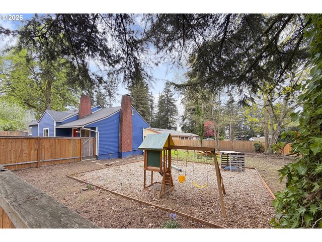 2410 Se TARBELL Ave, Milwaukie, OR 97267