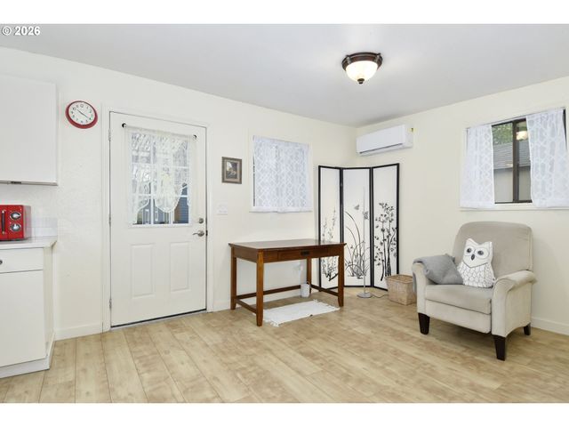 2410 Se TARBELL Ave, Milwaukie, OR 97267