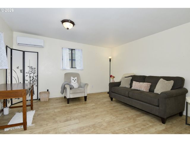 2410 Se TARBELL Ave, Milwaukie, OR 97267