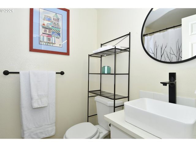 2410 Se TARBELL Ave, Milwaukie, OR 97267