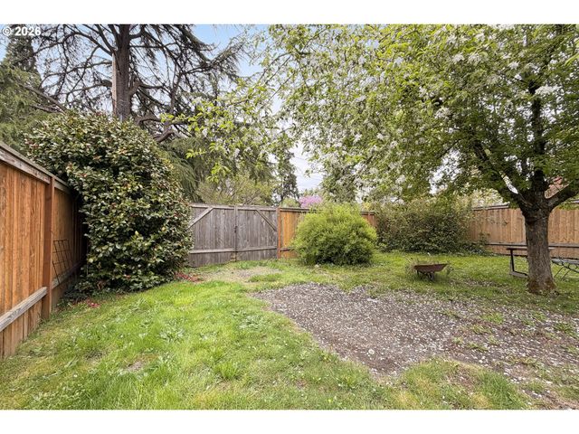 2410 Se TARBELL Ave, Milwaukie, OR 97267