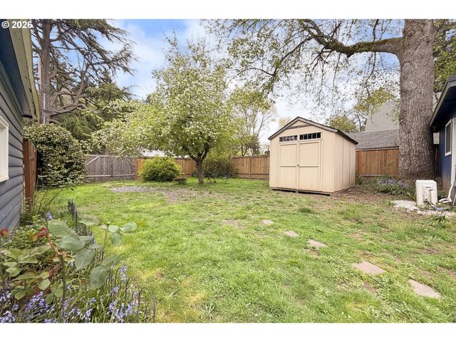 2410 Se TARBELL Ave, Milwaukie, OR 97267